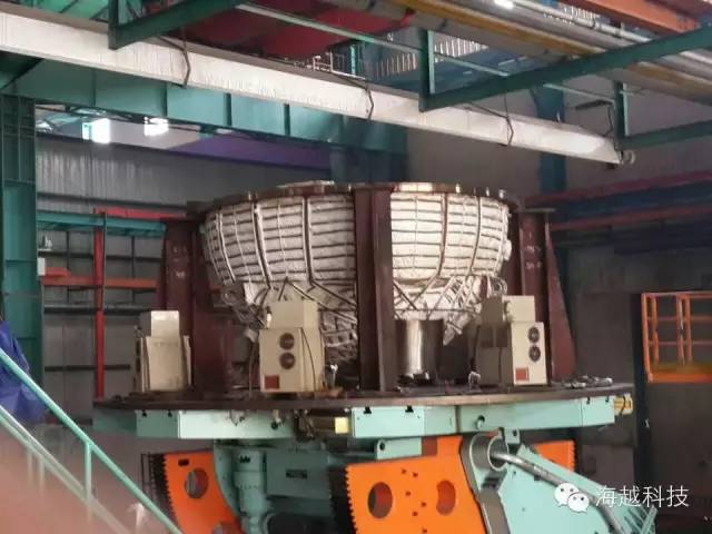 封頭預熱和消氫處理  封頭直徑2000mm，厚100mm  預熱150攝氏度，消氫320攝氏度  加熱工裝形式：采用感應加熱電纜沿工件外圍均勻纏繞。  加熱時間：預熱30~40分鐘，消氫2~3小時